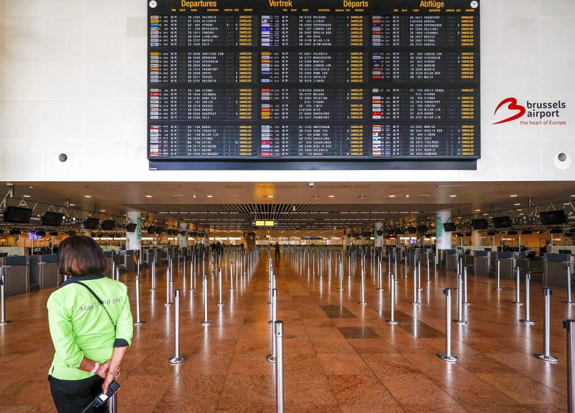 Avrupa ve ABD havalimanlarında personel eksikliği nedeniyle seyahatler adeta işkenceye dönüştü.